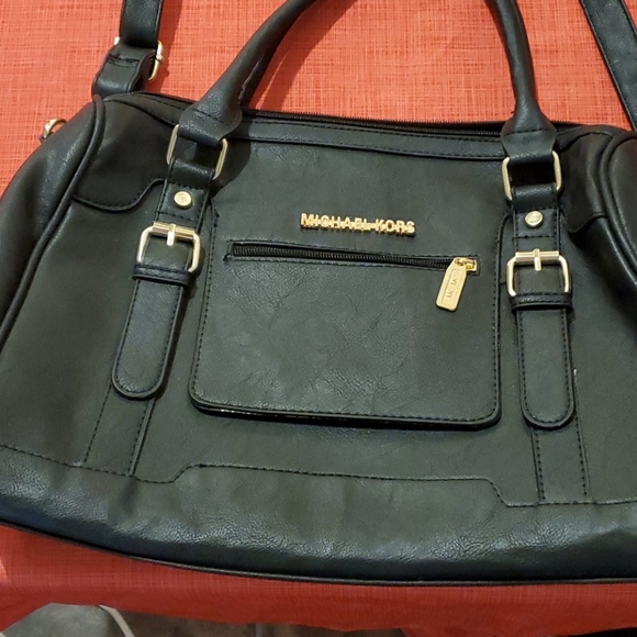 MK Purse - Picture 1 of 4